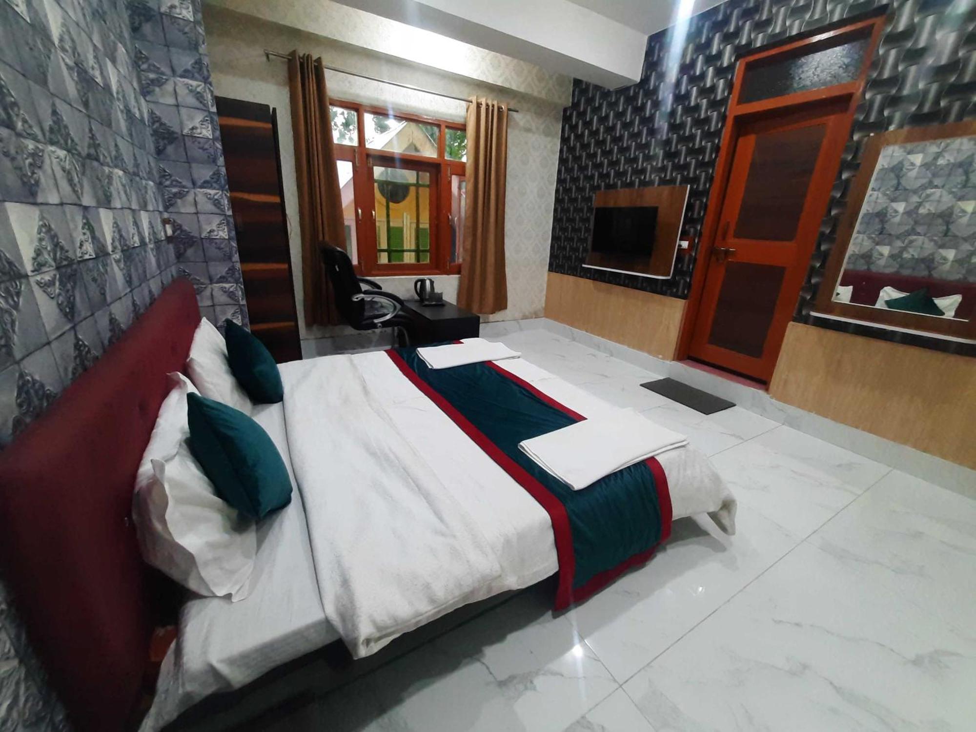 Hotel O Graceland Srīnagar Екстериор снимка