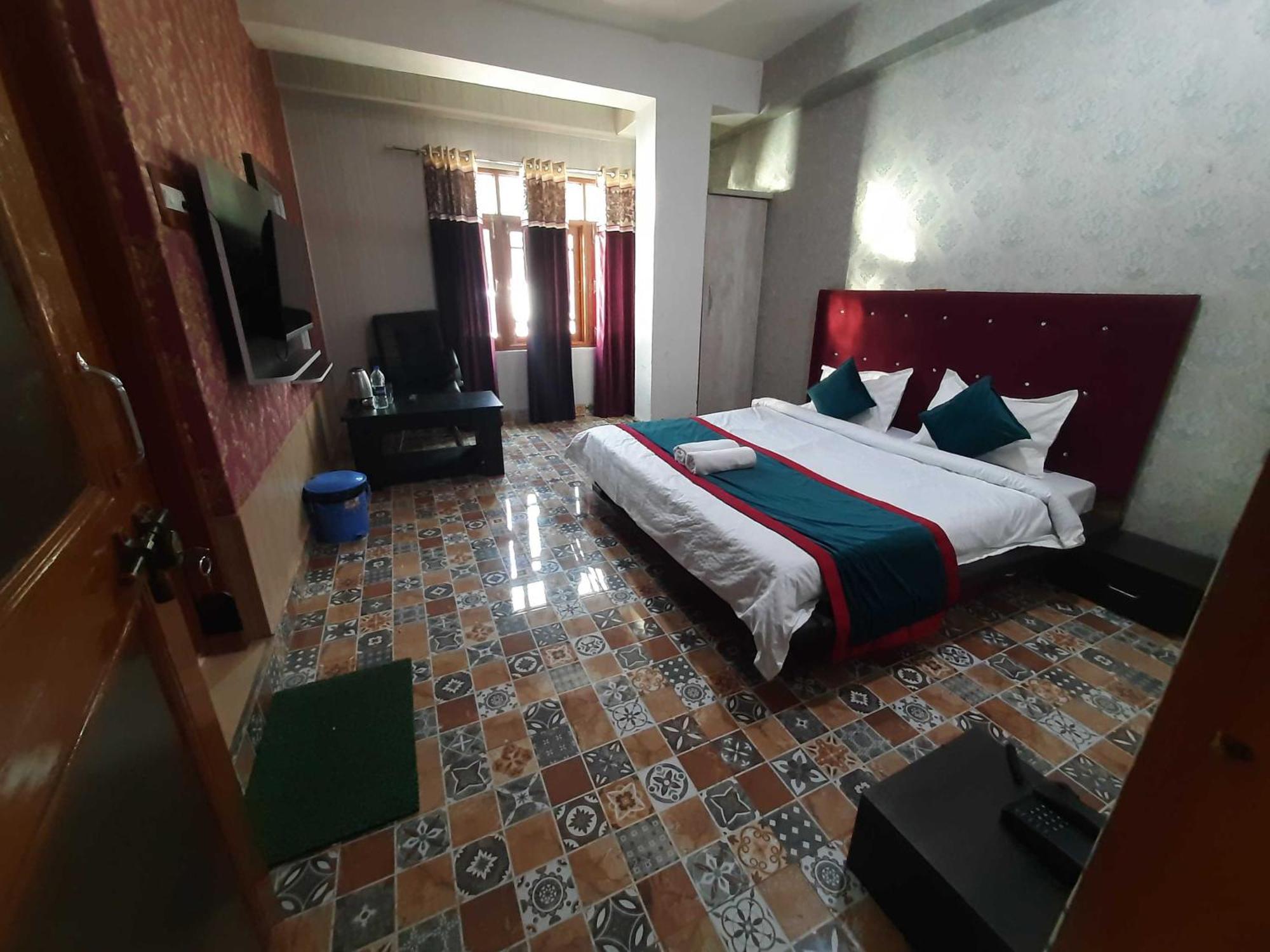 Hotel O Graceland Srīnagar Екстериор снимка